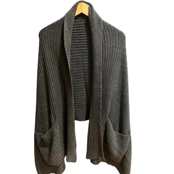 Barefoot Dreams CozyChic Lite Travel Shawl O/S Charcoal - Picture 3 of 8